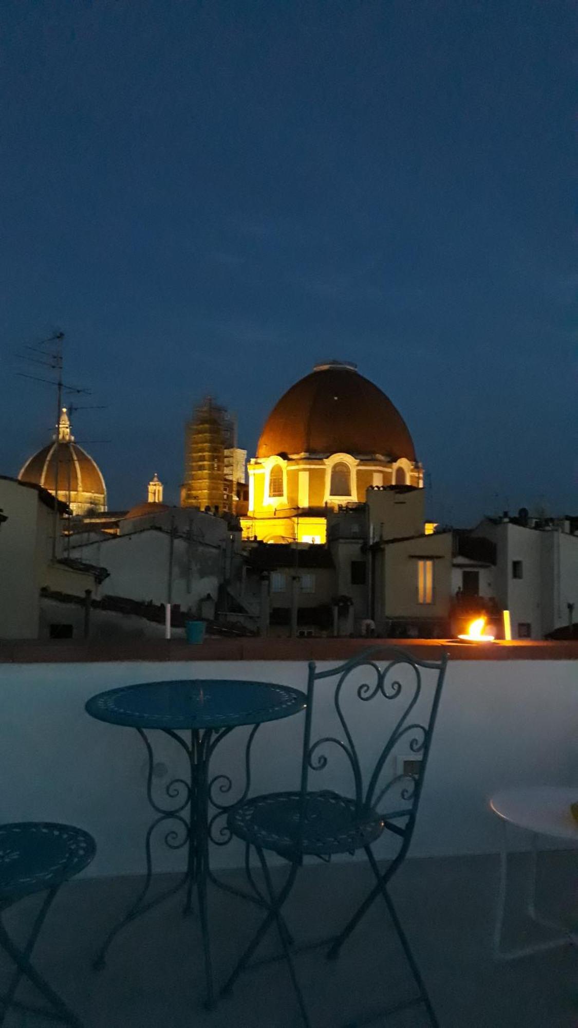 The Florence Dream Terrace - Elena Grey Rum bild