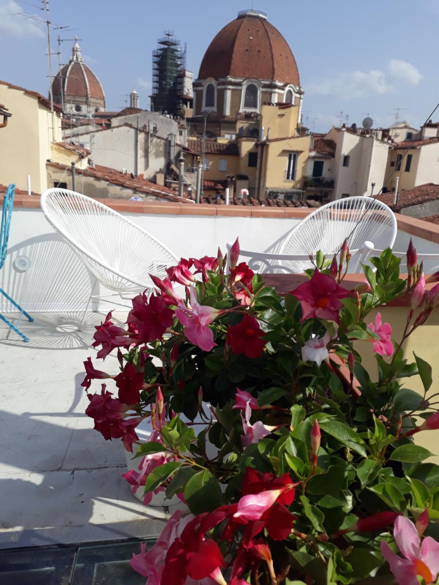 The Florence Dream Terrace - Elena Grey Rum bild