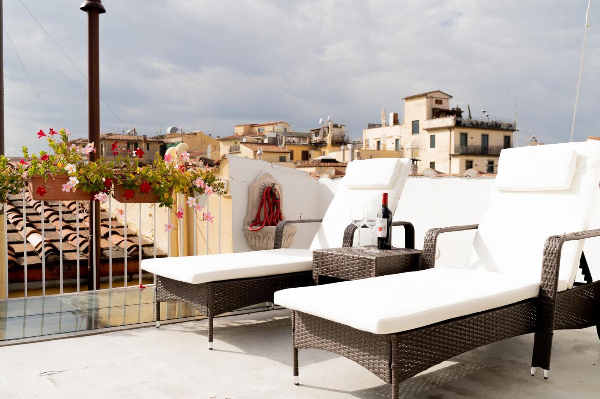 The Florence Dream Terrace - Elena Grey Rum bild
