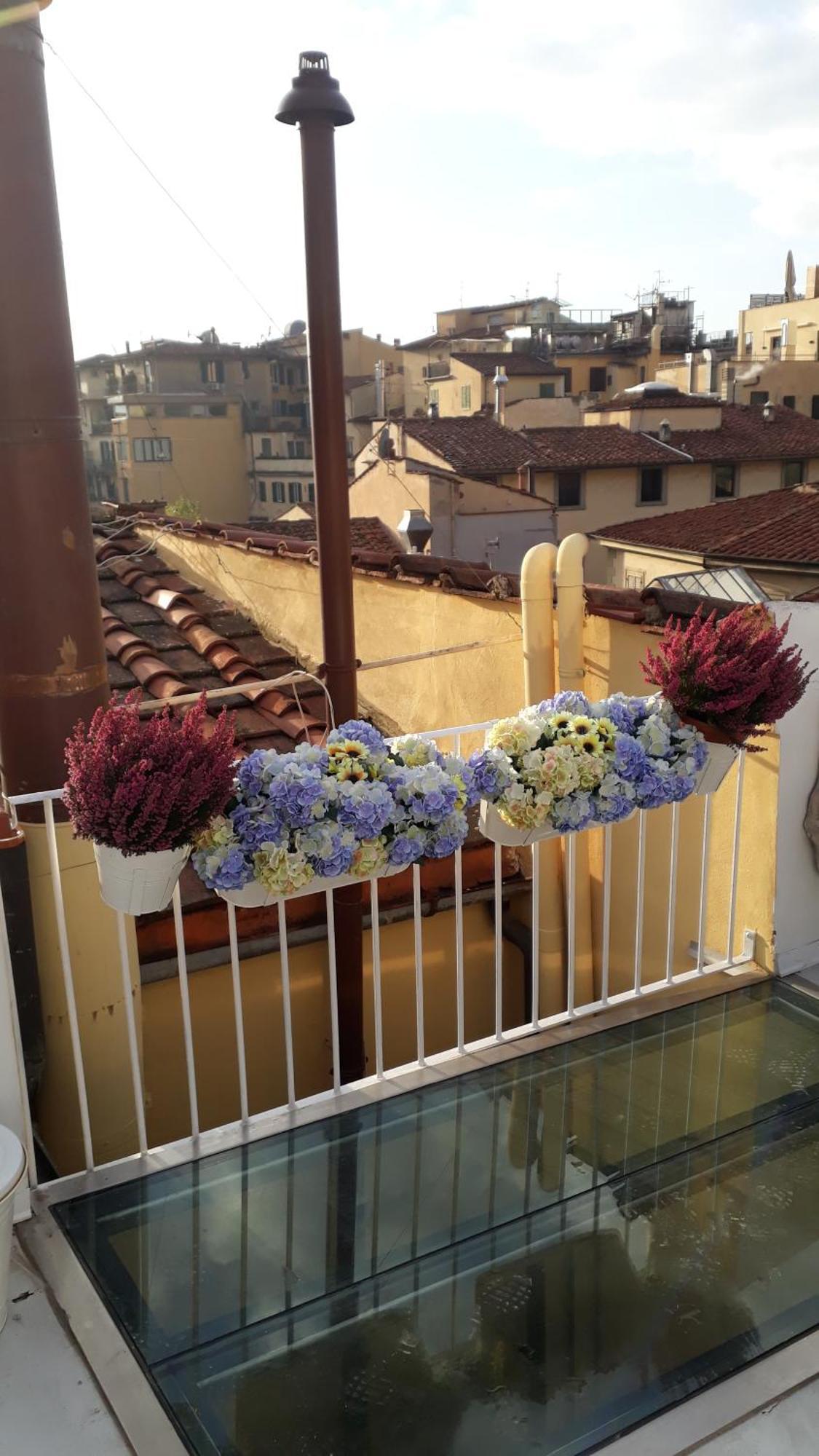 The Florence Dream Terrace - Elena Grey Rum bild