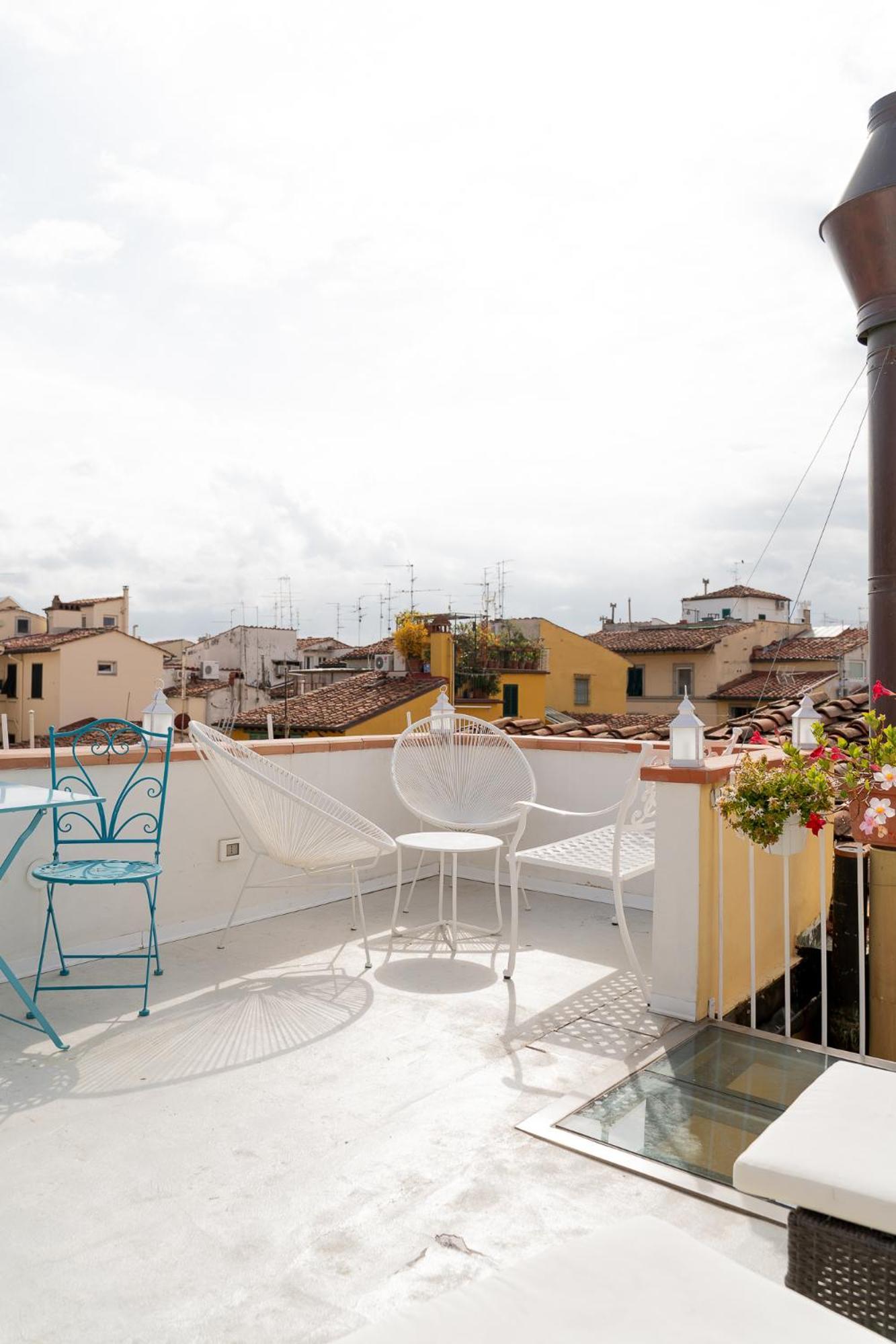 The Florence Dream Terrace - Elena Grey Rum bild